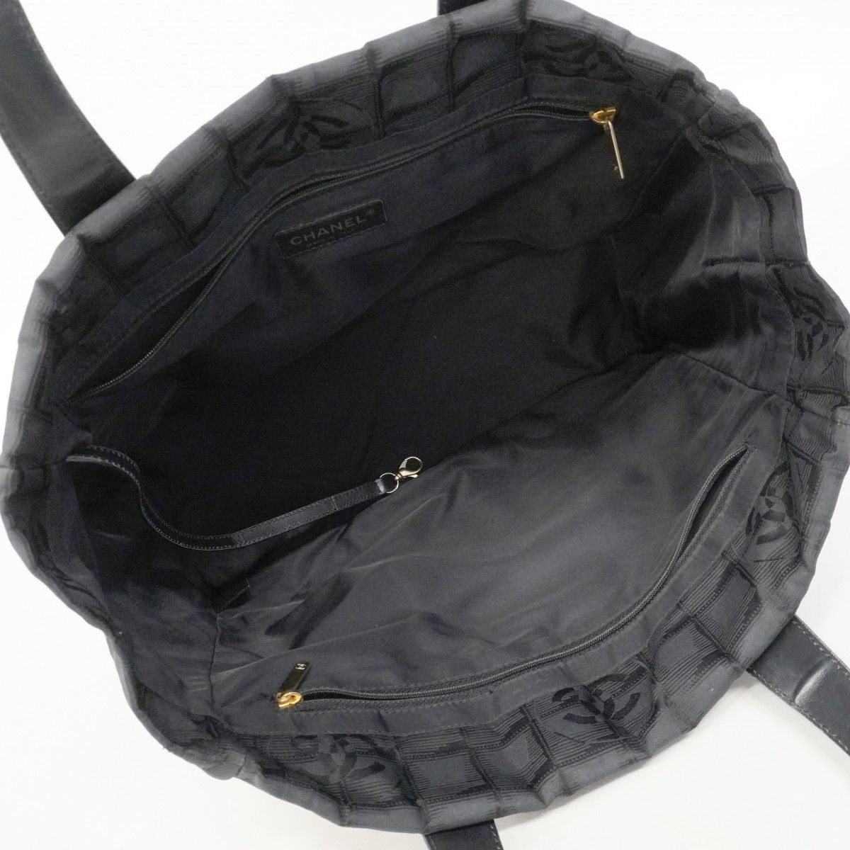 Chanel Tote Nu Travel Nylon Black Silver — view 4
