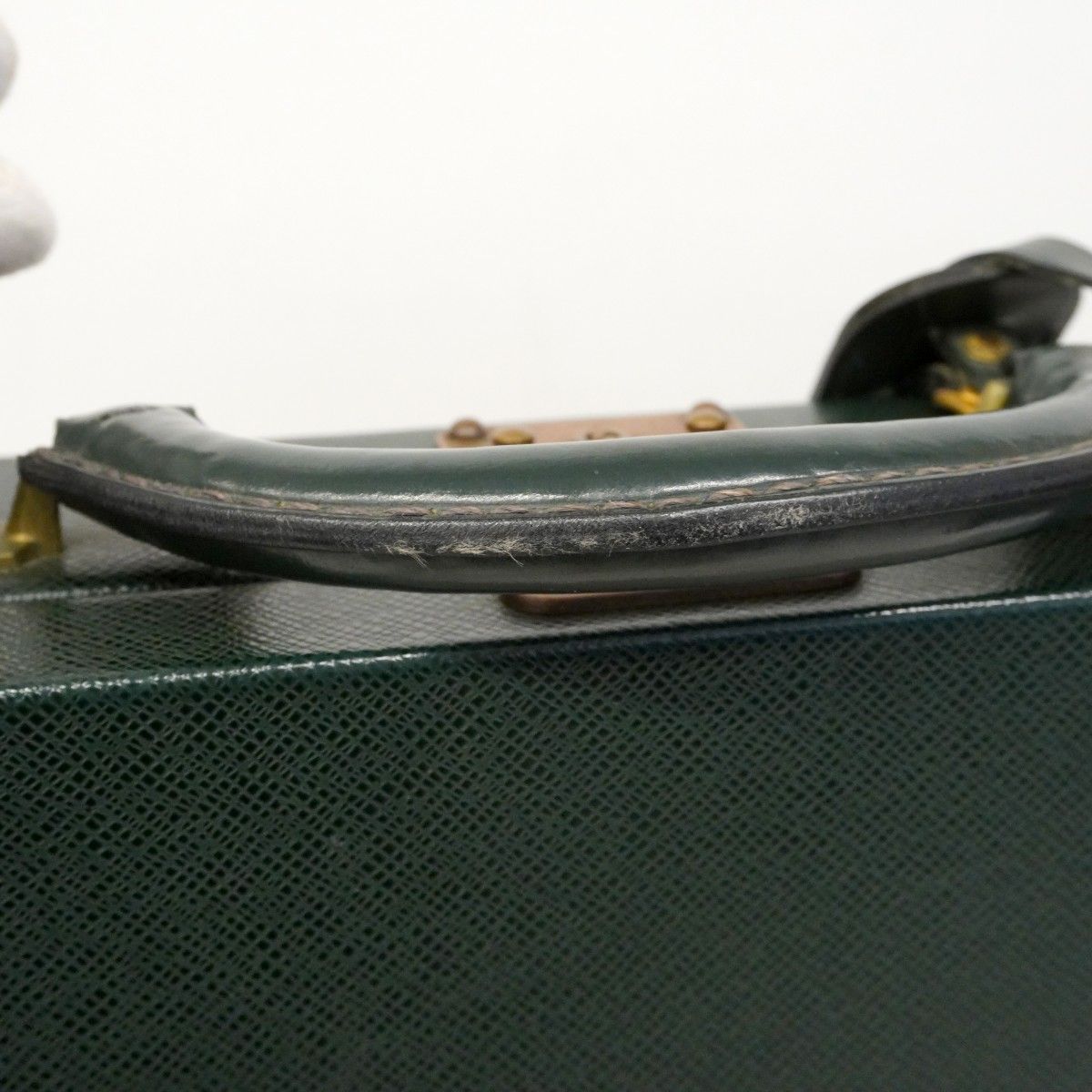 Louis Vuitton Attache Case Taiga Dipolomat 42 Epi Sea Shoulder — view 8