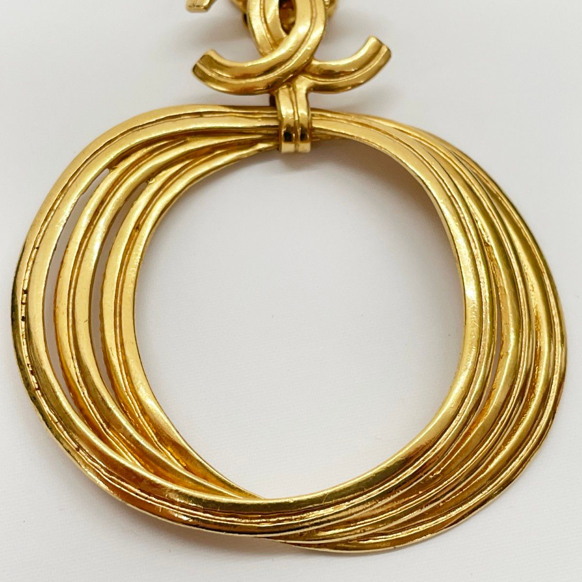 Chanel Pendant Spring Collection CC Logo Turnlock Gold Vintage — view 4