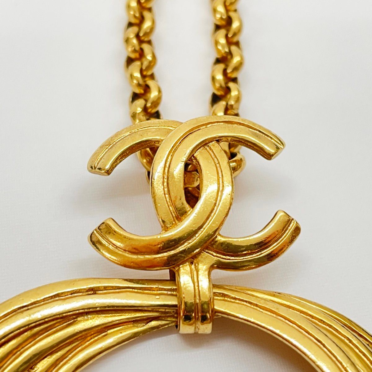 Chanel Pendant Spring Collection CC Logo Turnlock Gold Vintage — view 3