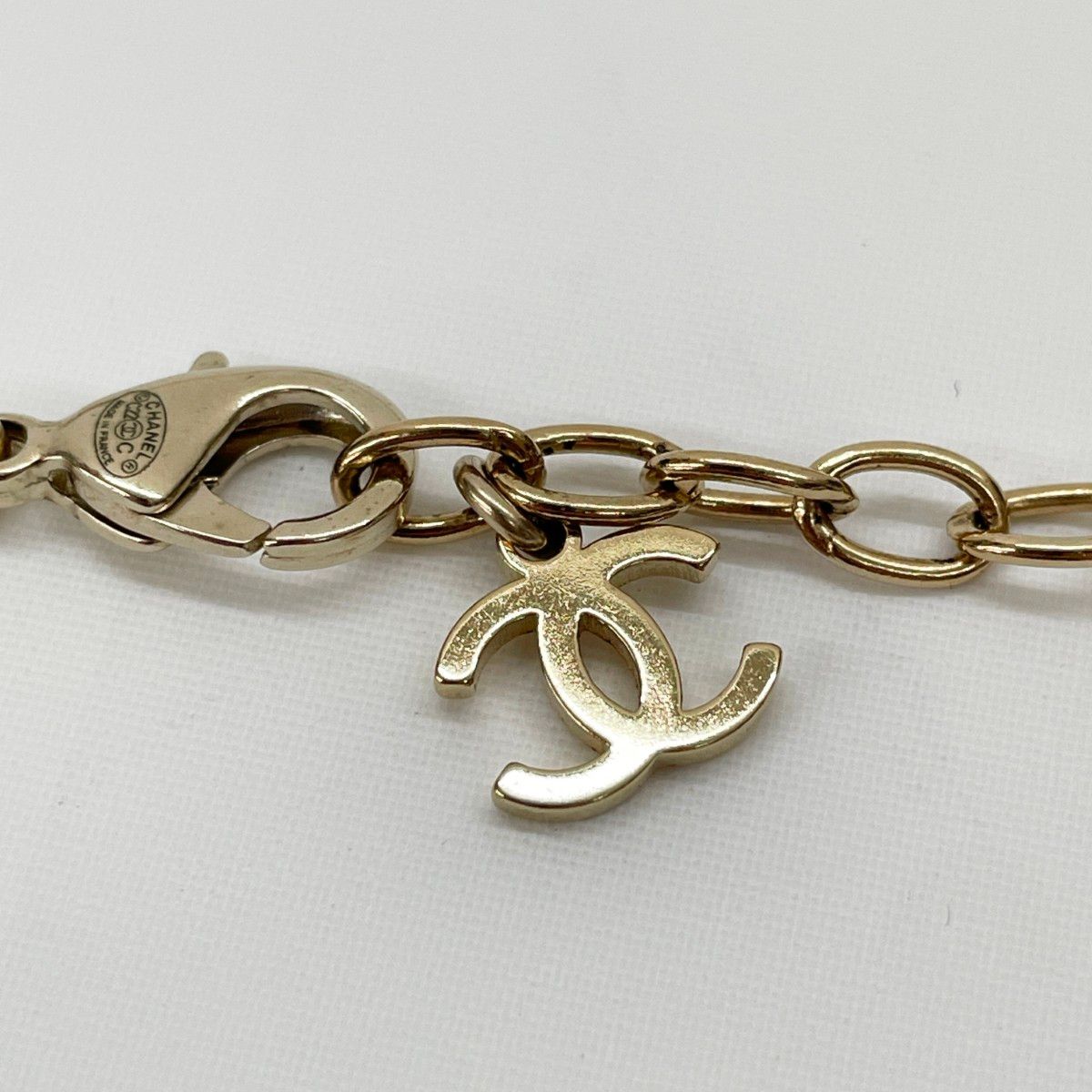 Chanel Choker Necklace Gold — view 3