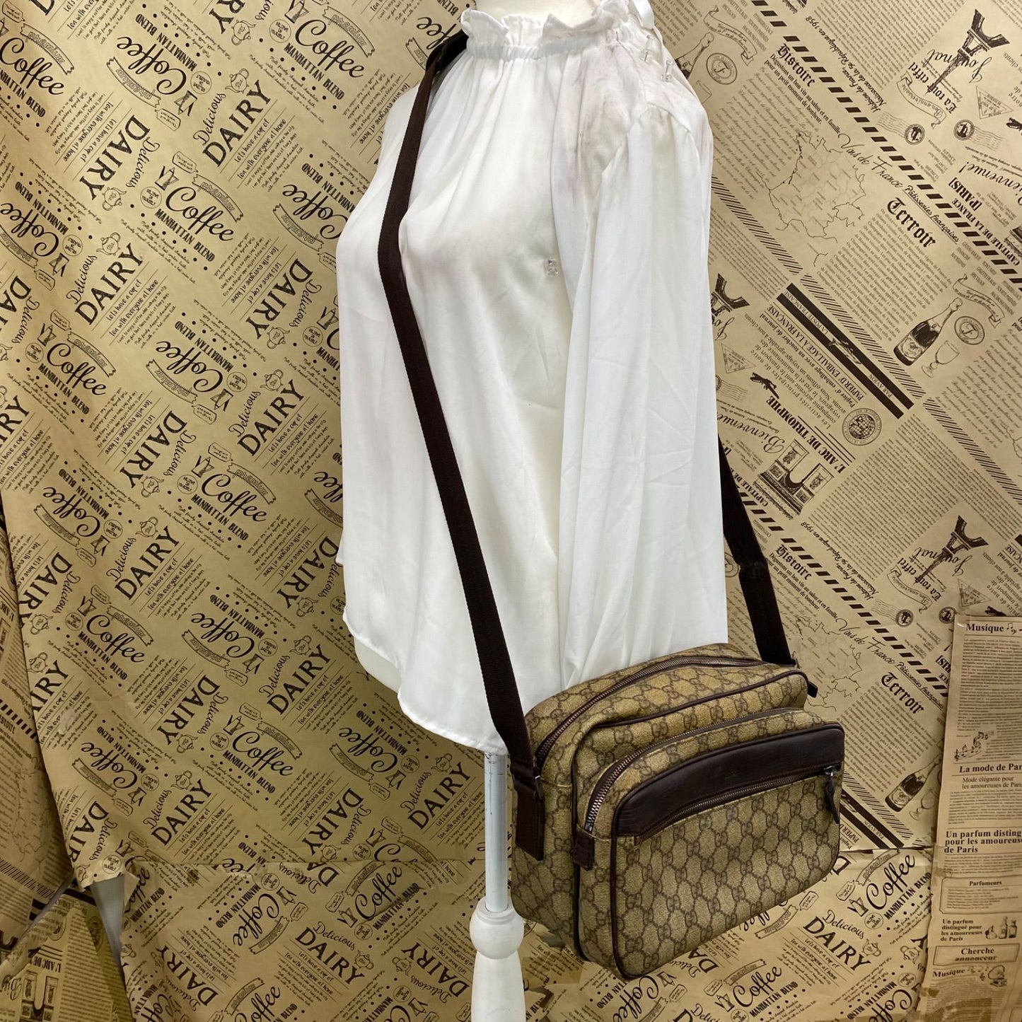 Gucci Shoulder Bag Crossbody GG Canvas Brown — view 3