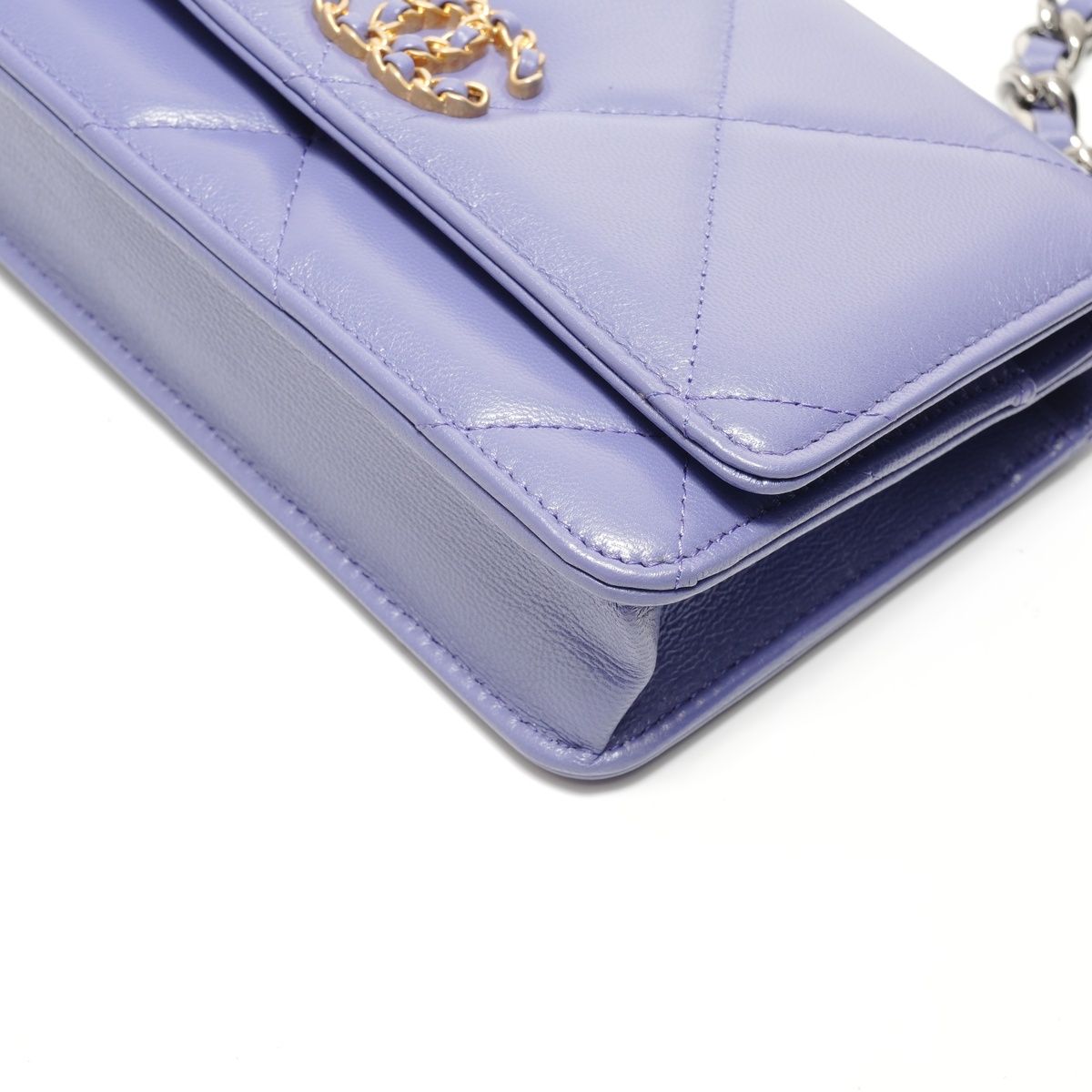 Chanel Shoulder Bag 19 Quilted 2-Way Chain Wallet — view 6