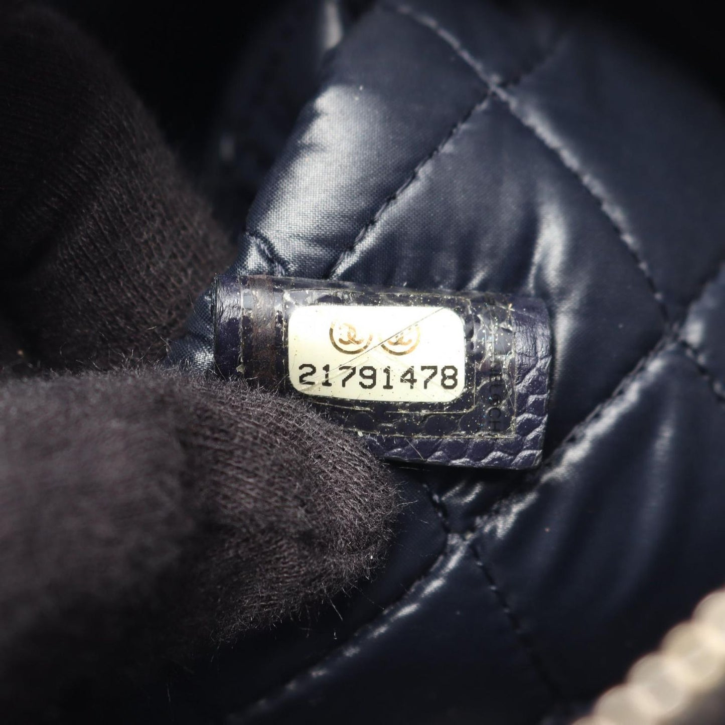 Chanel Clutch Quilted Navy Caviar Leather — view 5