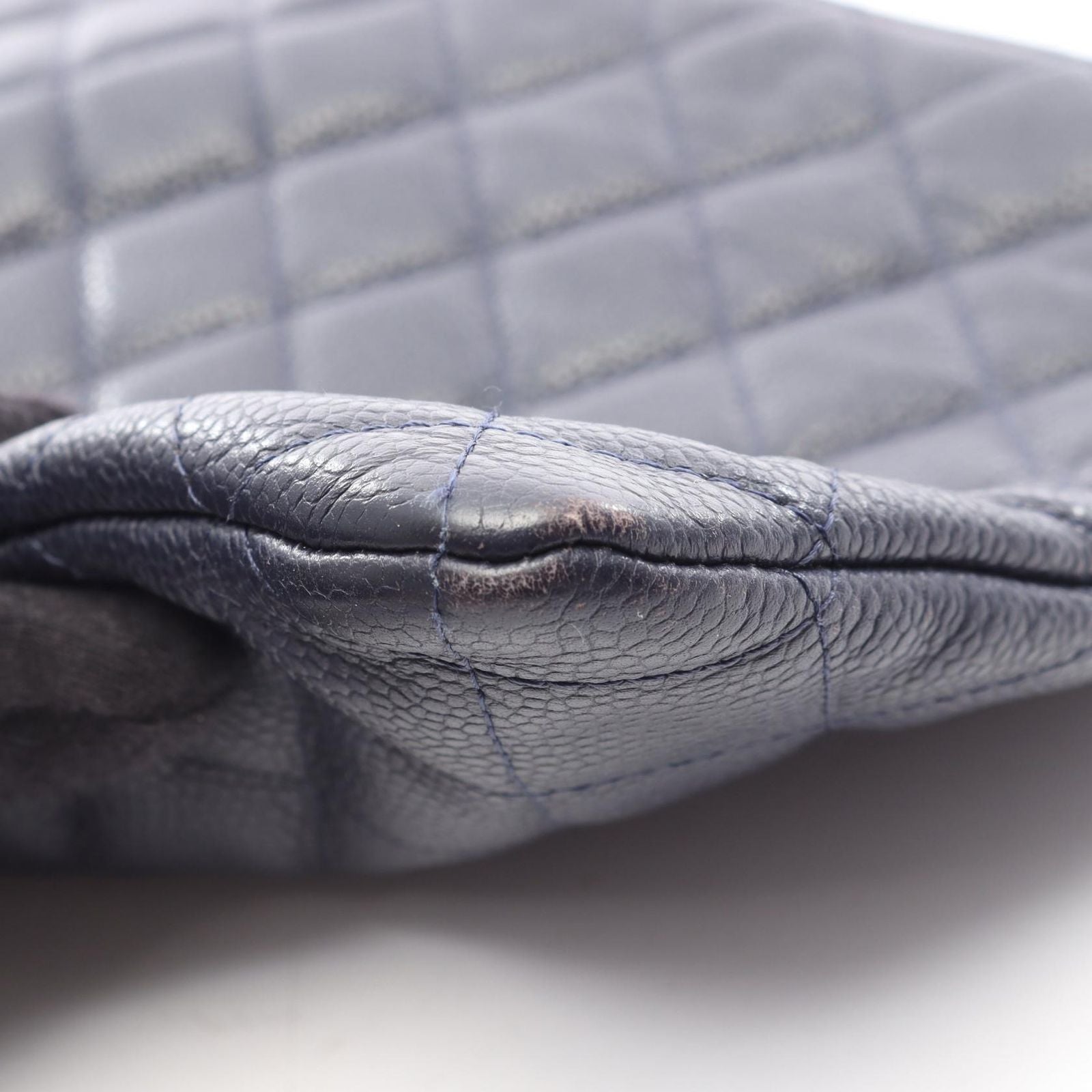 Chanel Clutch Quilted Navy Caviar Leather — view 9