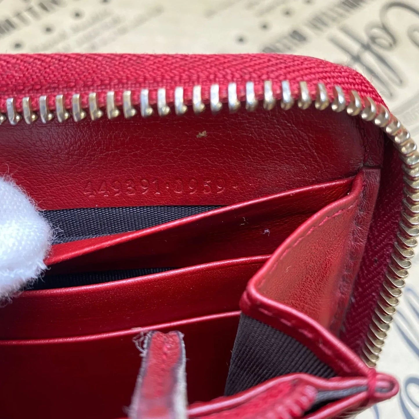 Gucci Wallet Micro GG Leather Red Round Card Billfold Coin — view 6