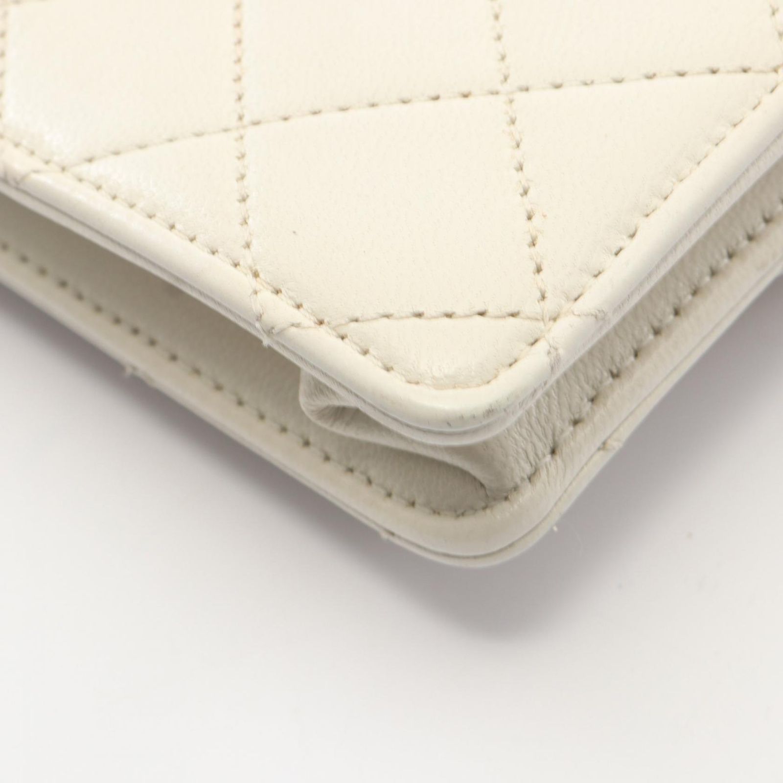 Chanel Shoulder Bag Quilted White Leather Chain — view 7