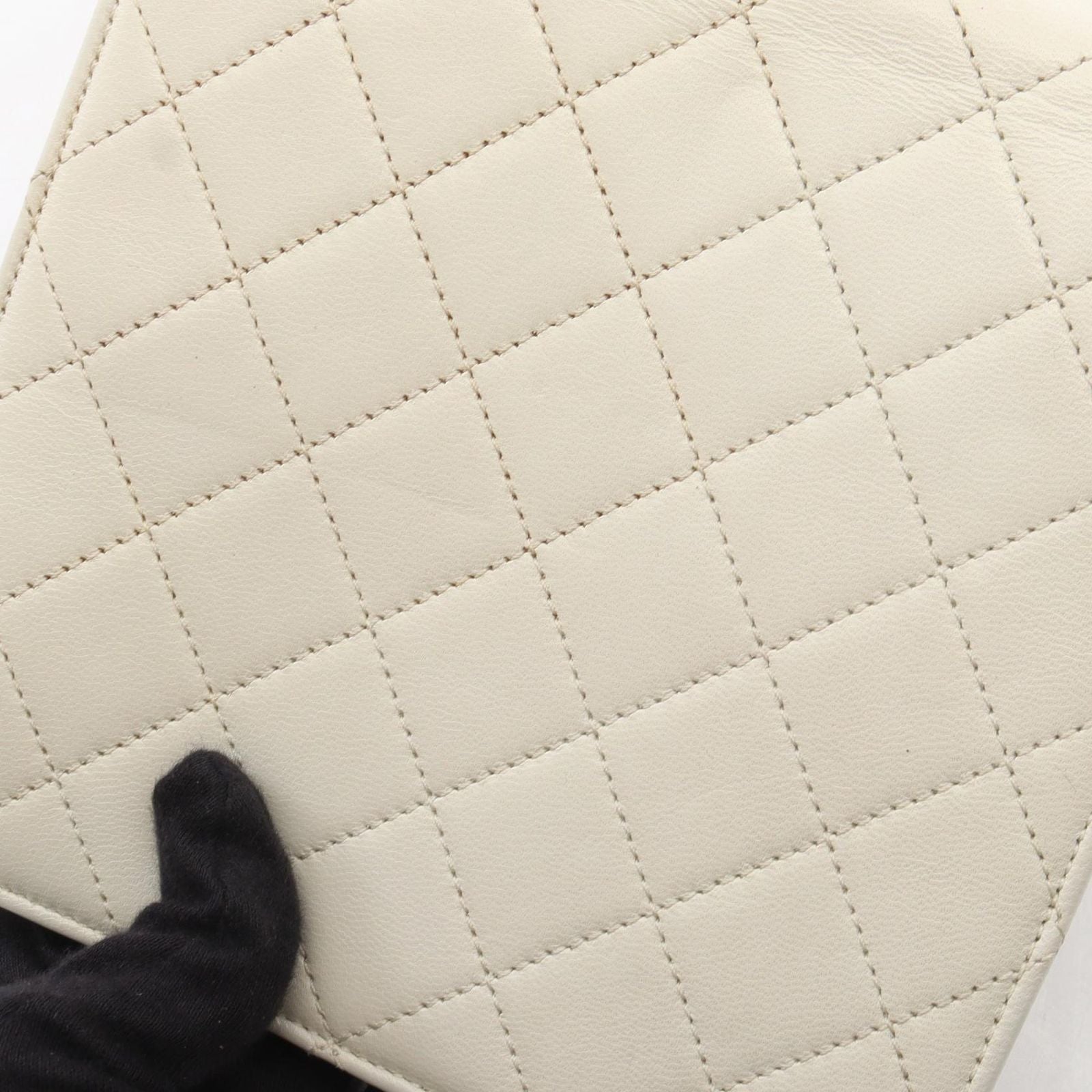 Chanel Shoulder Bag Quilted White Leather Chain — view 9