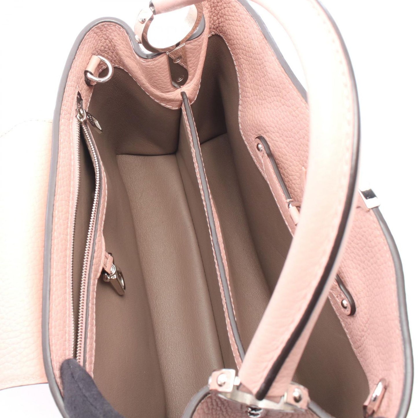 Louis Vuitton Handbag Capucines MM 2-Way Magnolia Leather — view 3
