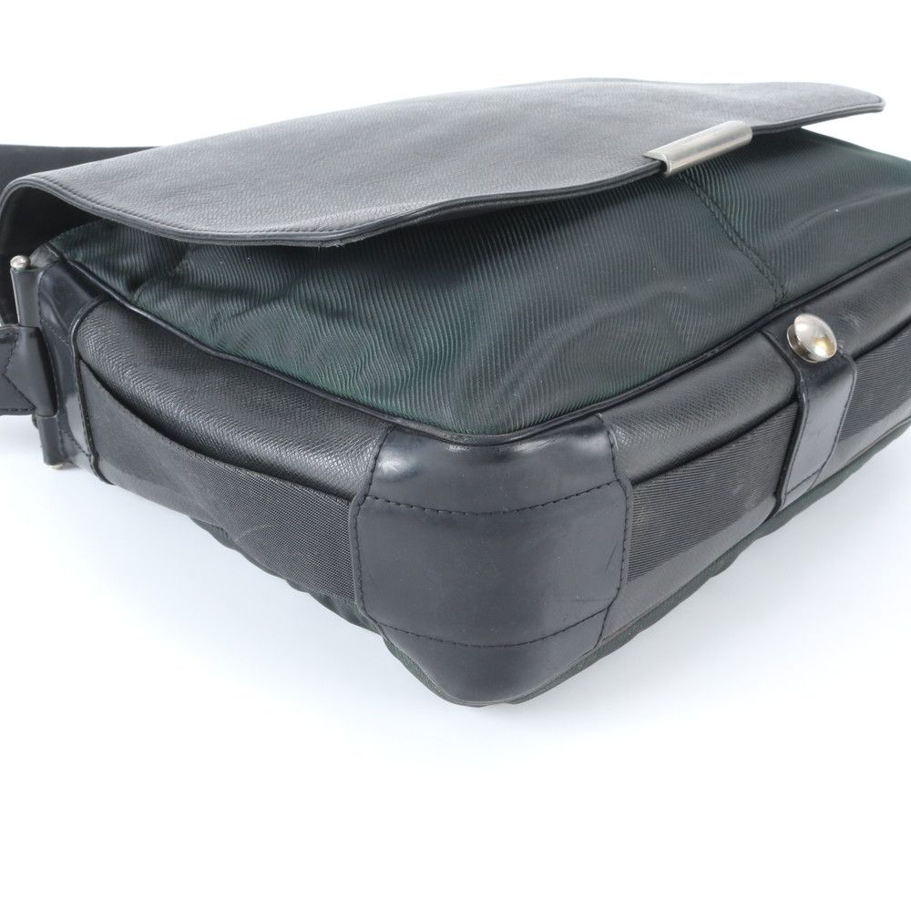 Louis Vuitton Taiga Victor Leather Business Bag Crossbody Shoulder Document — view 4