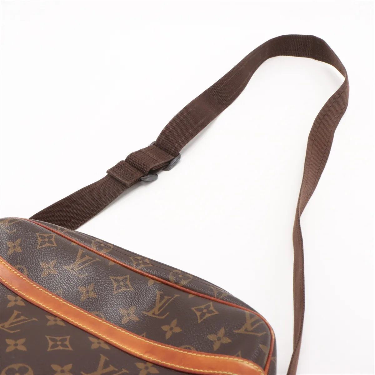 Louis Vuitton Monogram Reporter PM Leather Shoulder Bag Crossbody Messenger — view 4