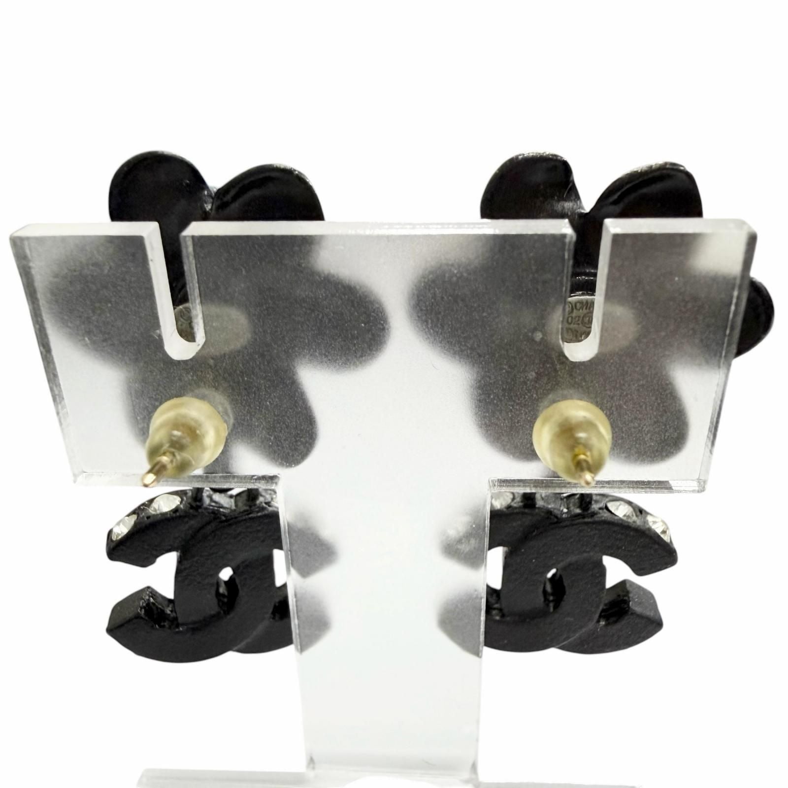 Chanel Vintage Camellia CC Logo Rhinestone Earrings for Both Ears Black — view 4
