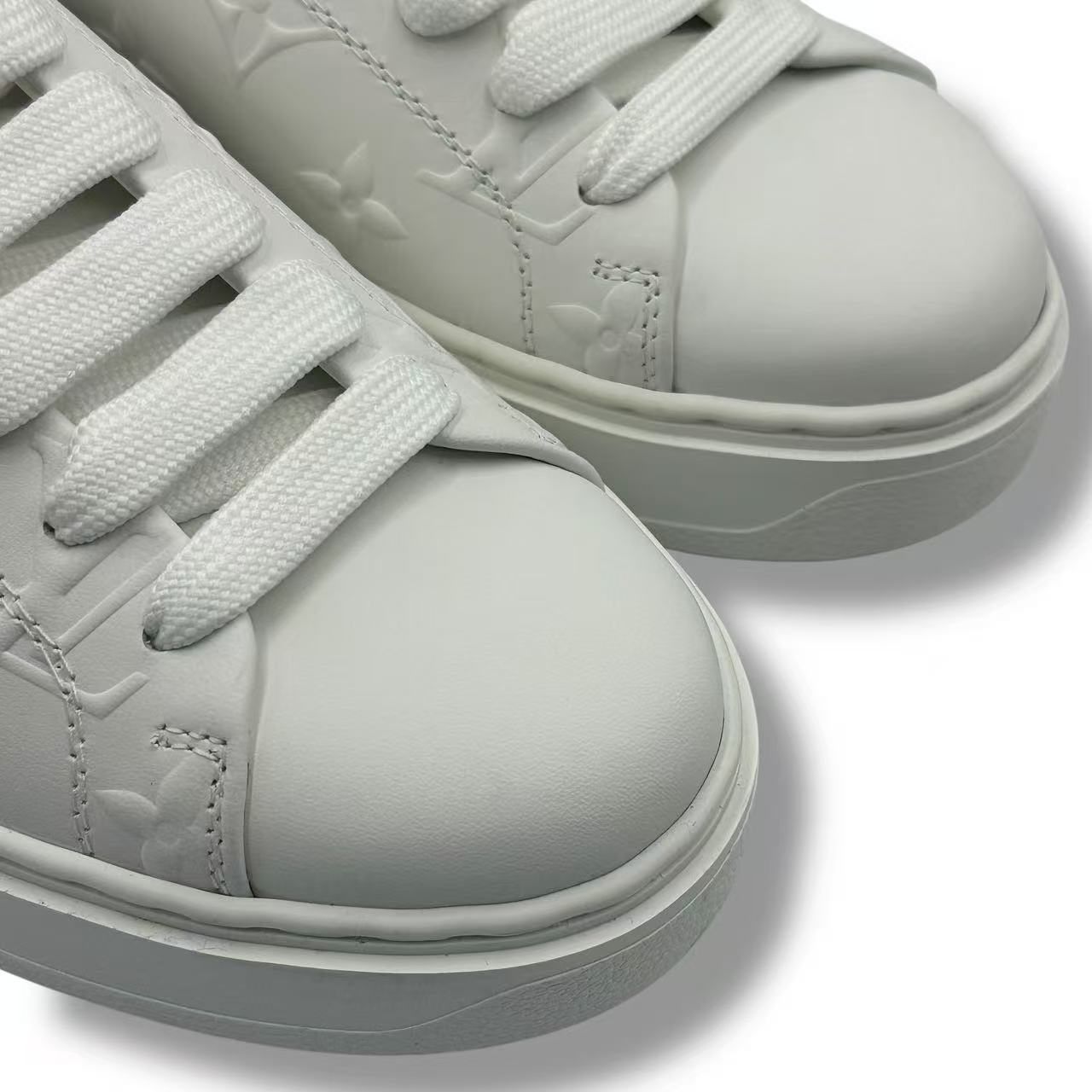 Louis Vuitton Sneakers Monogram Leather with Logo White — view 4