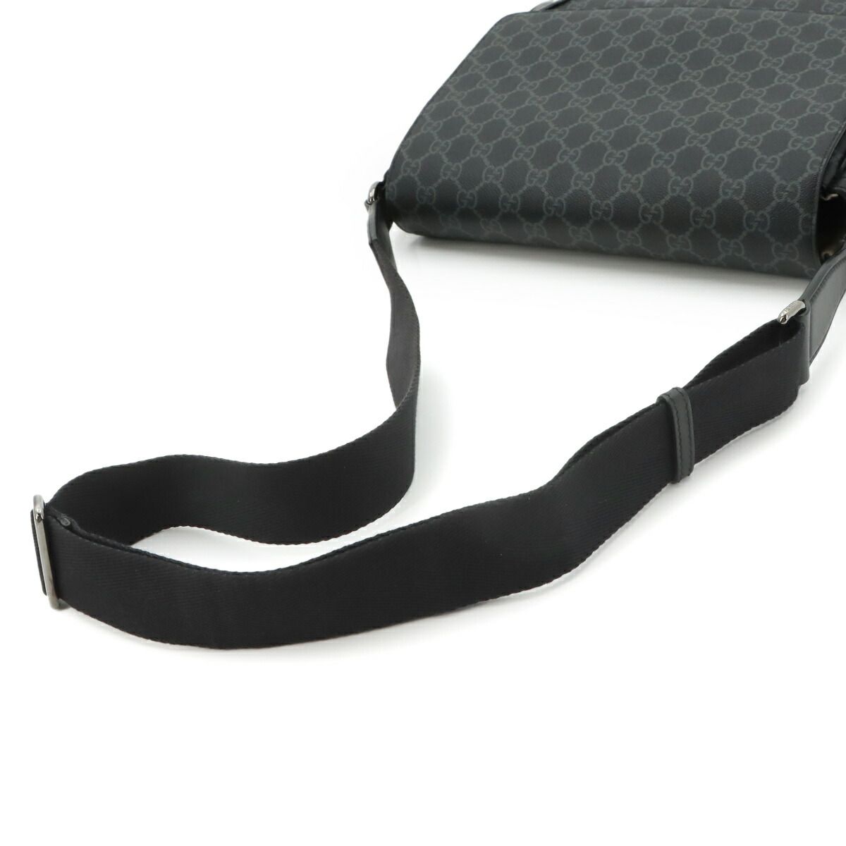 Gucci GG Emblem Crossbody Shoulder Bag Leather Black — view 6