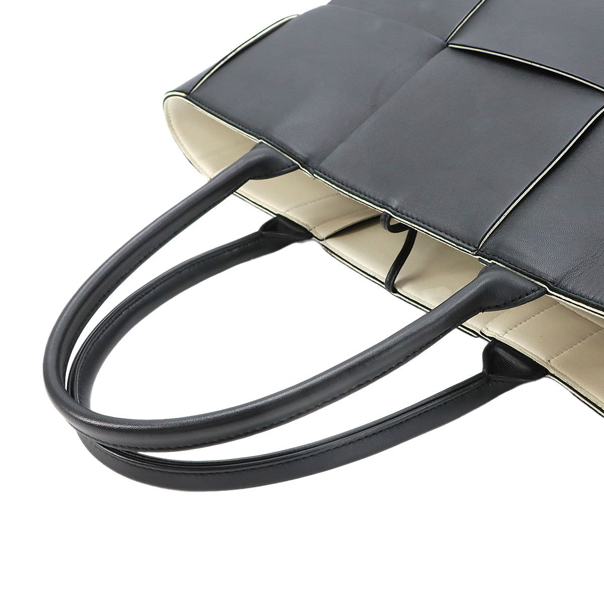 Bottega Veneta Intrecciato Arco Tote Leather Black — view 5