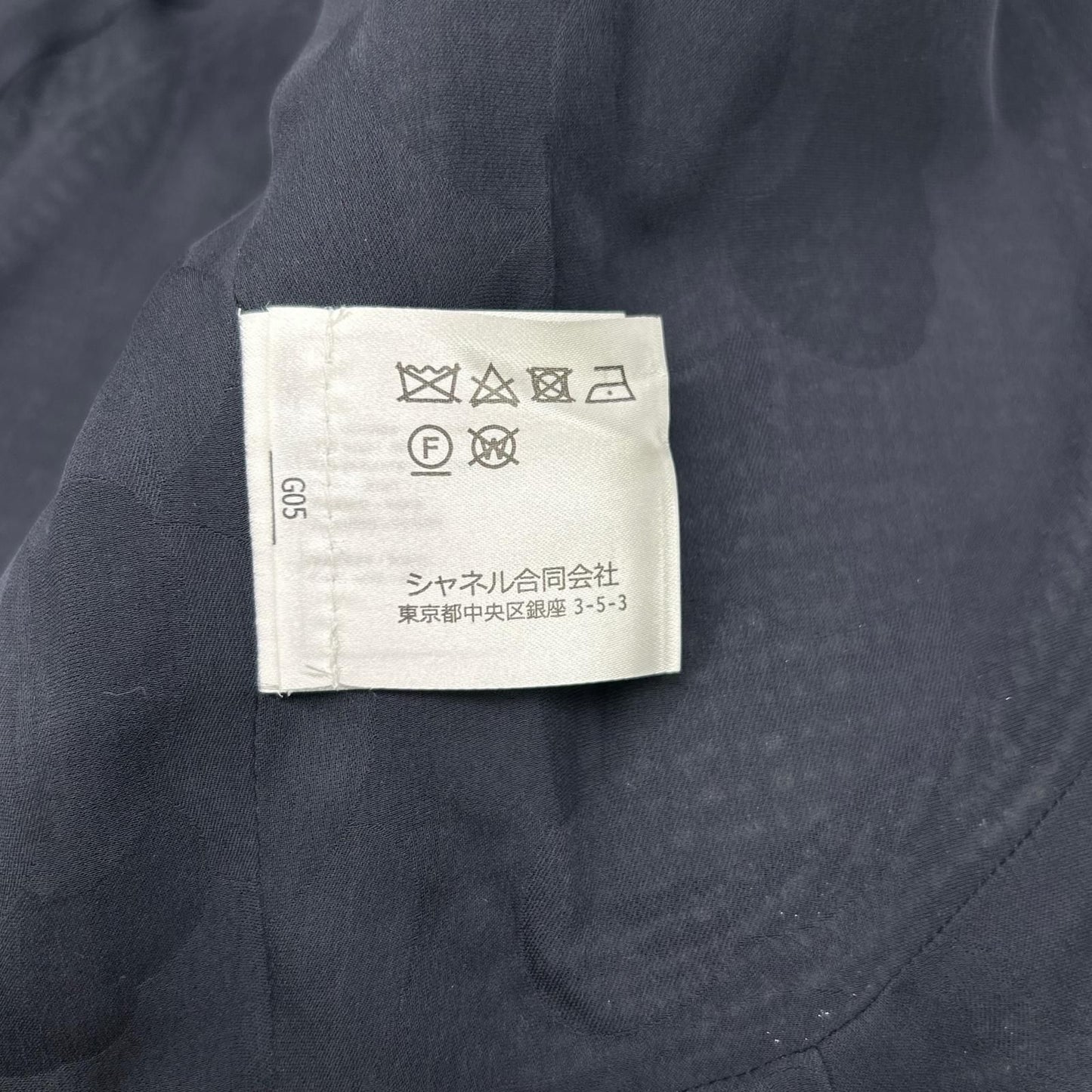 Chanel CC Logo Clear Button Silver Lamette Tweed Short 34 Jacket — view 7