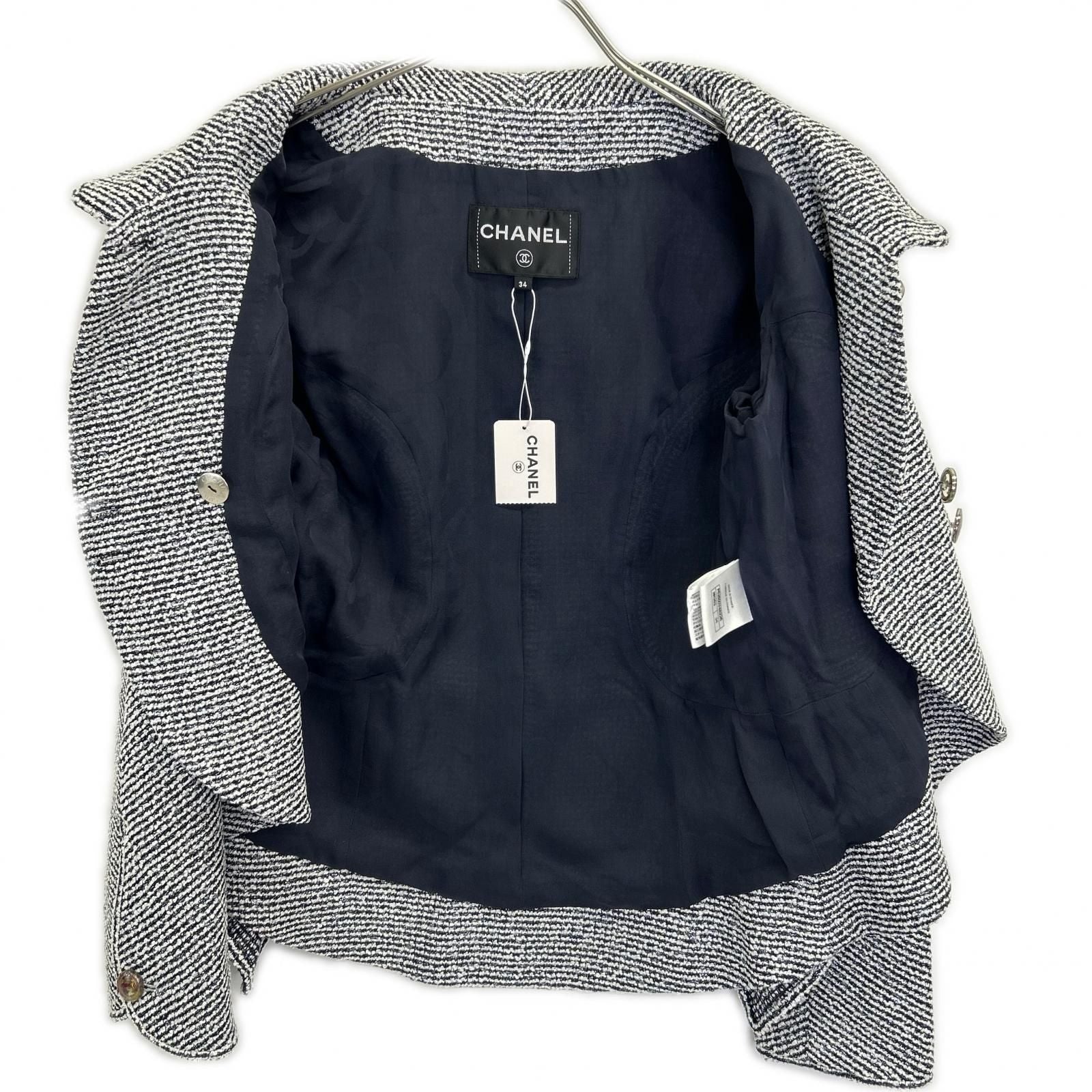 Chanel CC Logo Clear Button Silver Lamette Tweed Short 34 Jacket — view 5