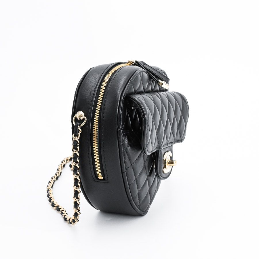 Chanel Shoulder Bag Heart — view 2