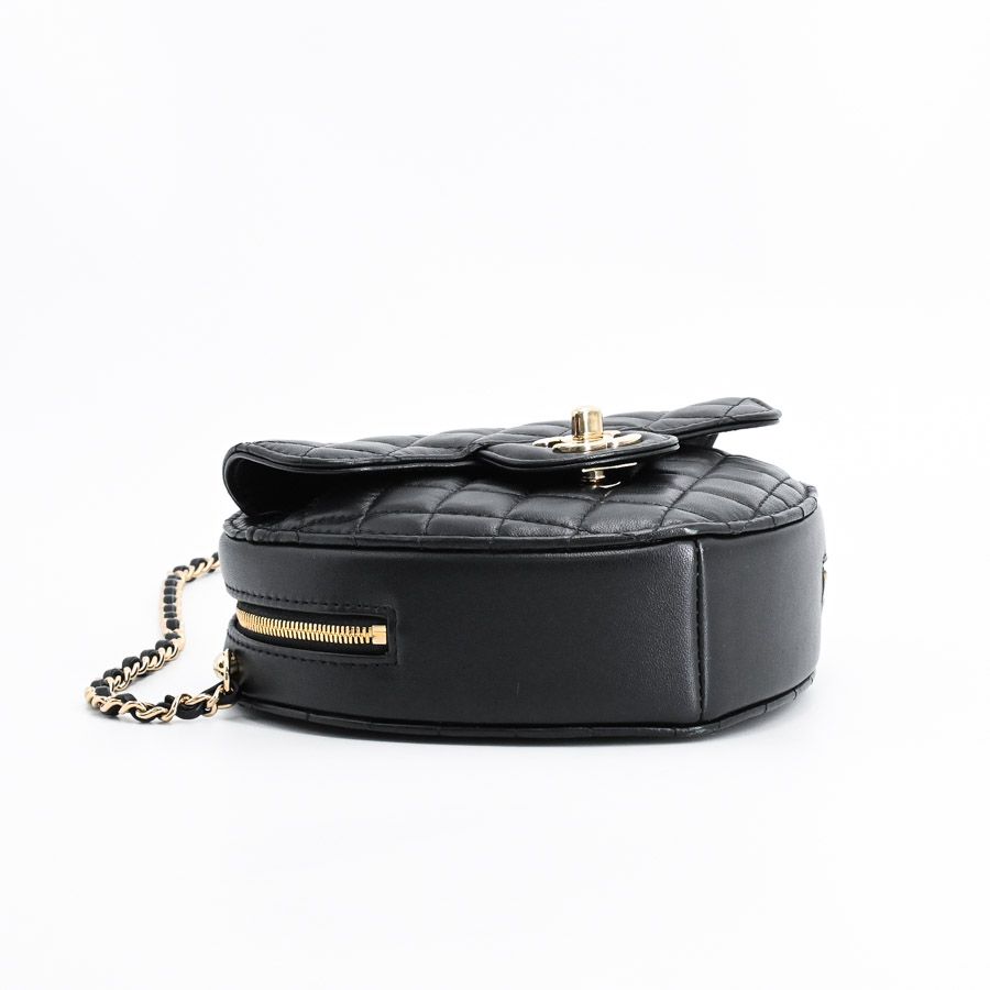 Chanel Shoulder Bag Heart — view 5