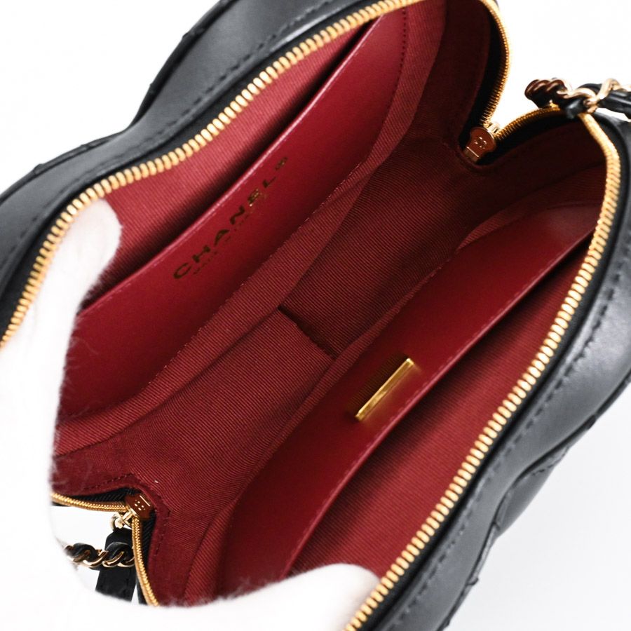 Chanel Shoulder Bag Heart — view 4