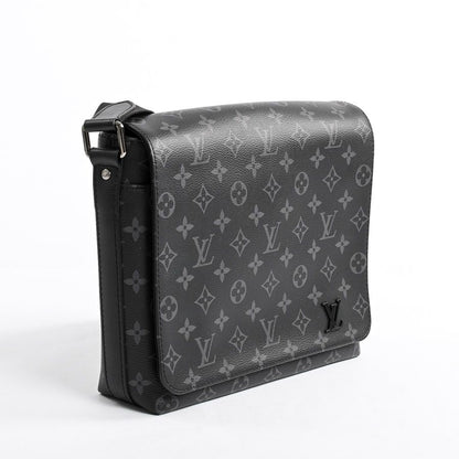 Louis Vuitton Shoulder Bag District — view 2