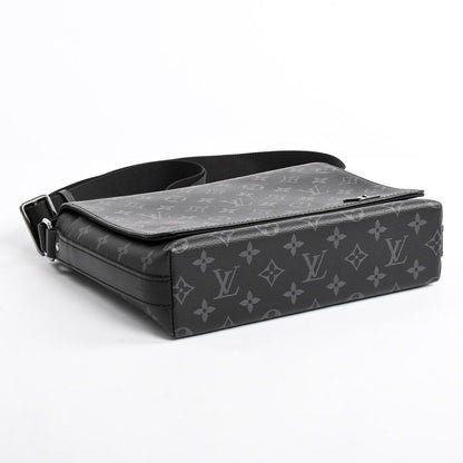Louis Vuitton Shoulder Bag District — view 5