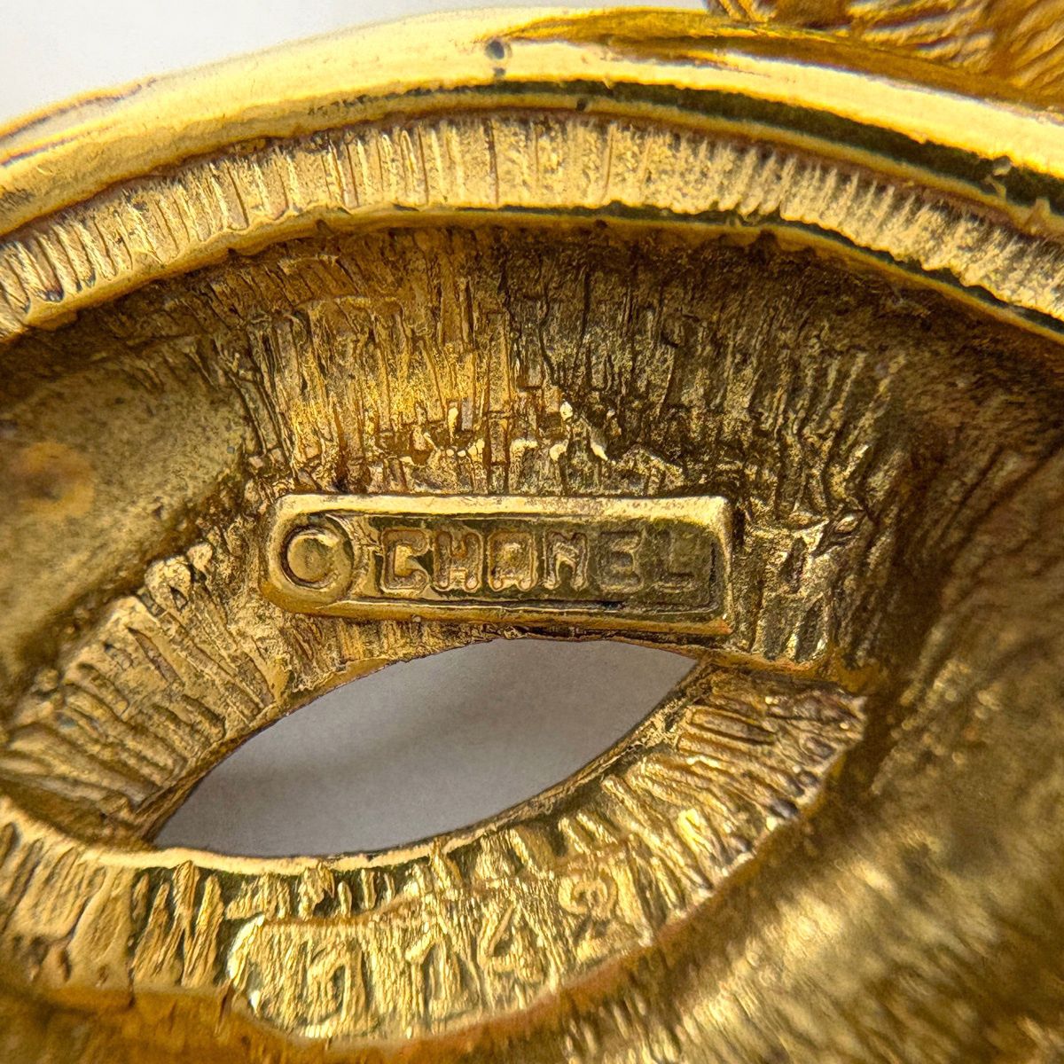 Chanel CC Logo Brooch Gold Plated — view 5
