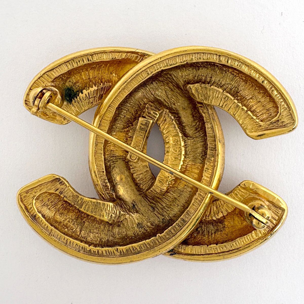 Chanel CC Logo Brooch Gold Plated — view 2