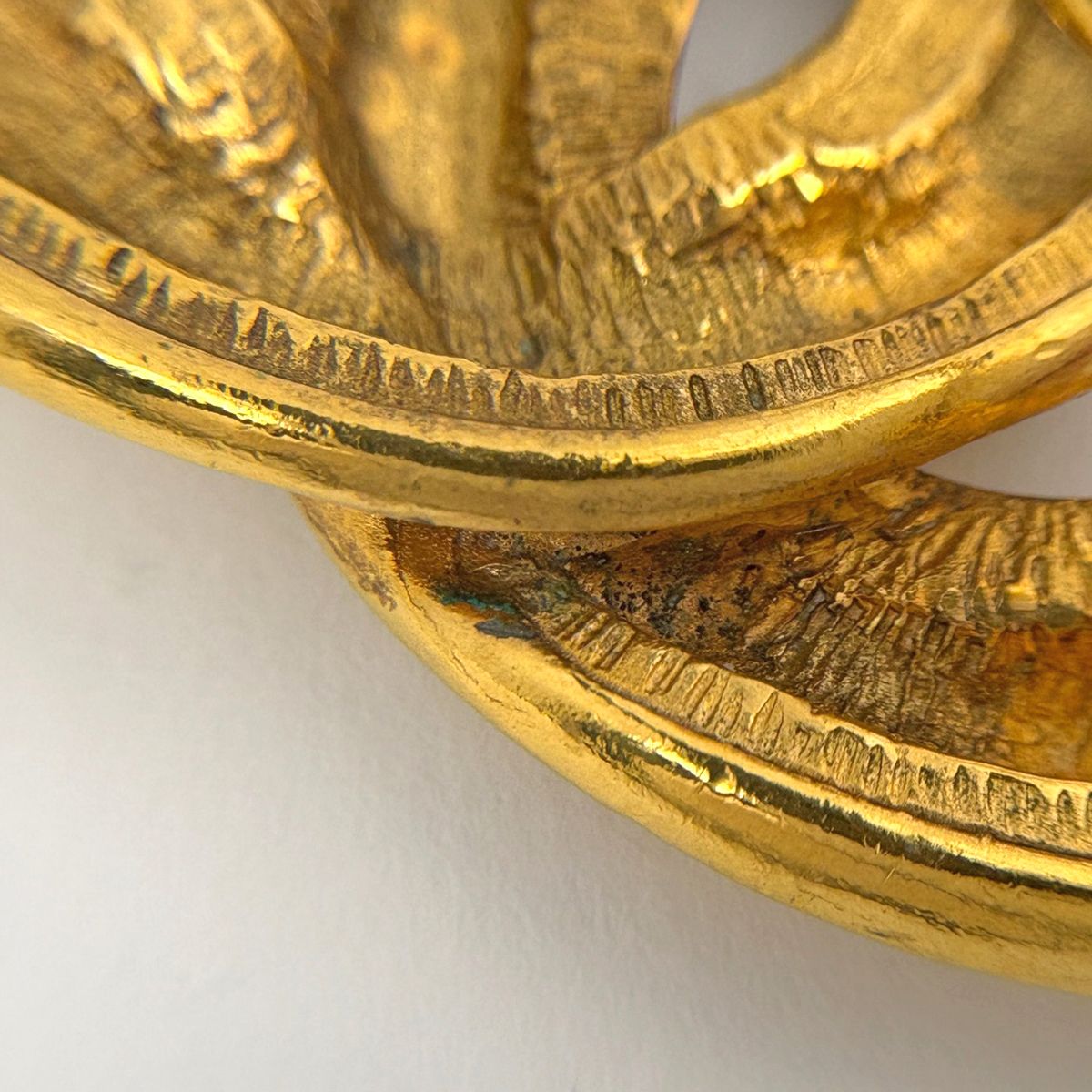 Chanel CC Logo Brooch Gold Plated — view 3