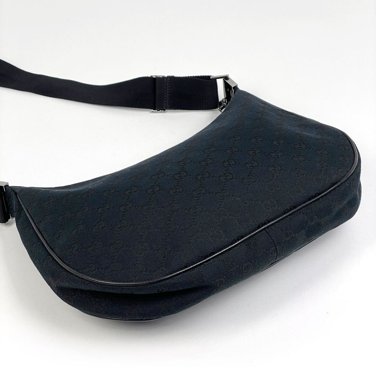 Gucci GG Pattern Shoulder Bag Canvas Black — view 2