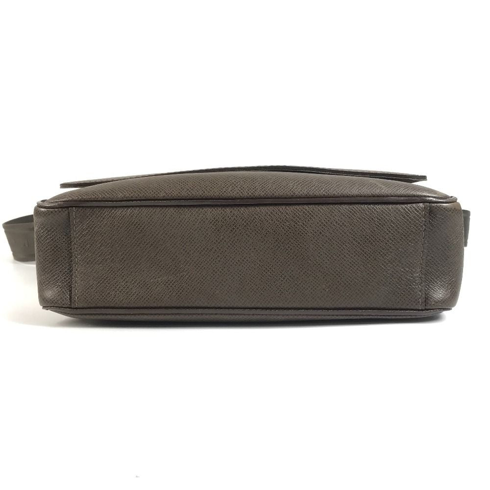 Louis Vuitton Shoulder Bag Milo Taiga Leather Brown — view 5
