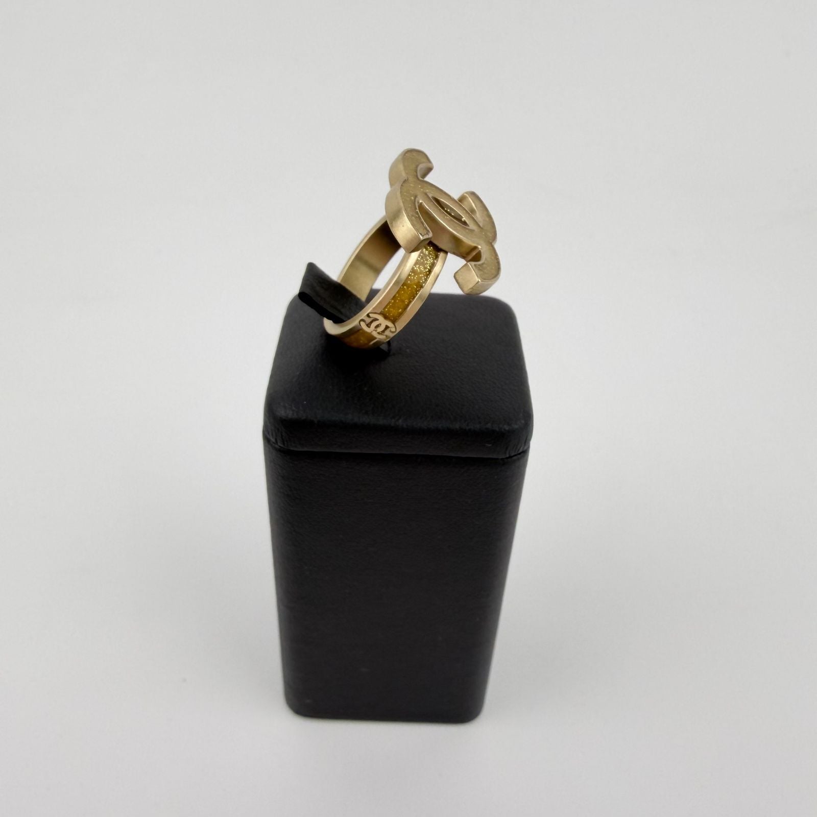 Chanel CC Logo Ring Gold Vintage — view 3