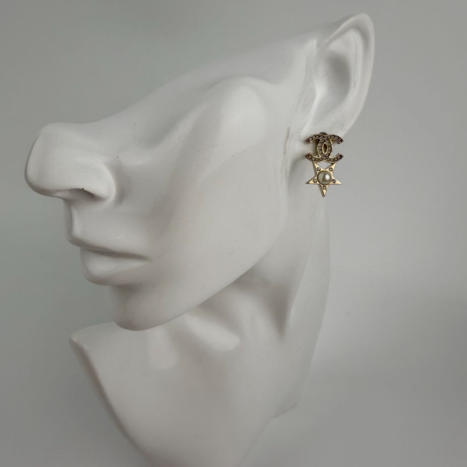 Chanel CC Logo Earrings Gold Vintage — view 7