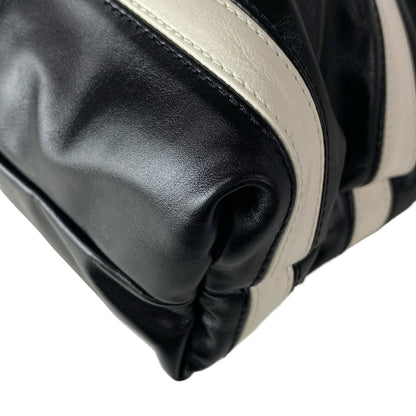 Chanel Shoulder Bag 22 Small Black White — view 8