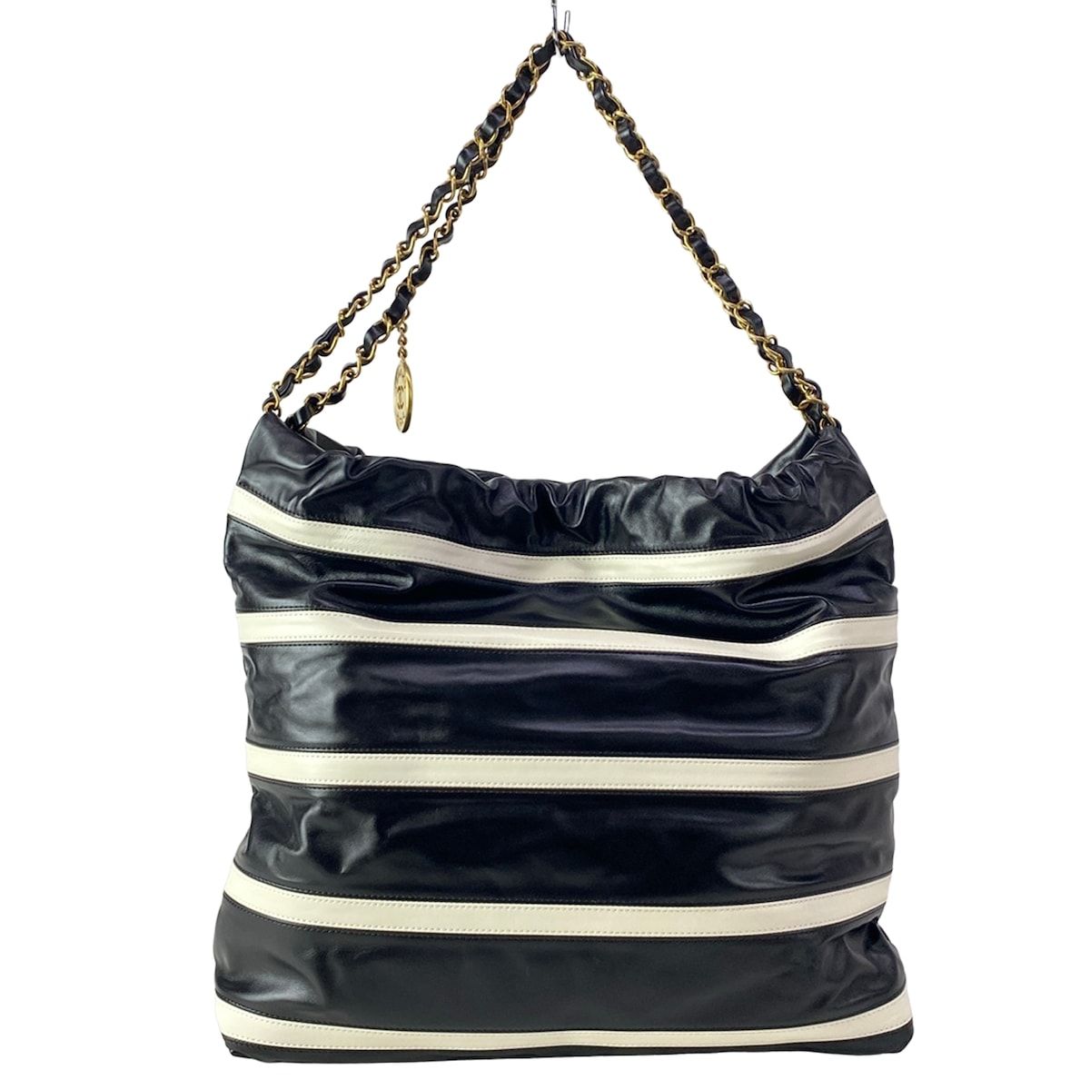 Chanel Shoulder Bag 22 Small Black White — view 3