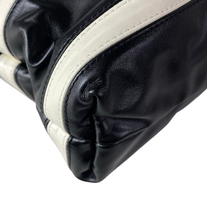 Chanel Shoulder Bag 22 Small Black White — view 7