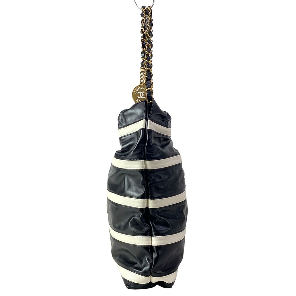 Chanel Shoulder Bag 22 Small Black White — view 4