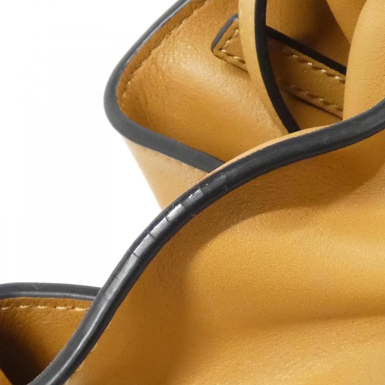 Loewe Flamenco Clutch Gold — view 7