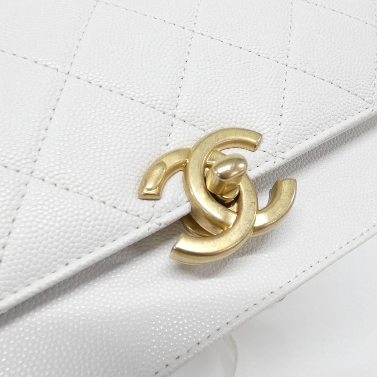 Chanel Shoulder Bag White — view 4
