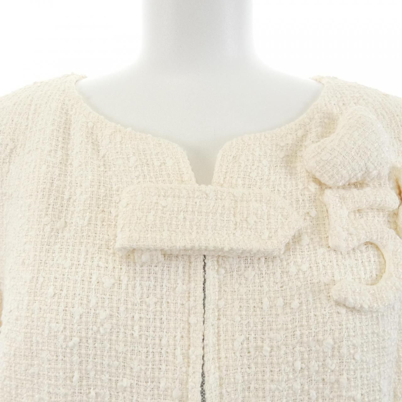 Chanel Vintage 04c Collarless Jacket — view 5