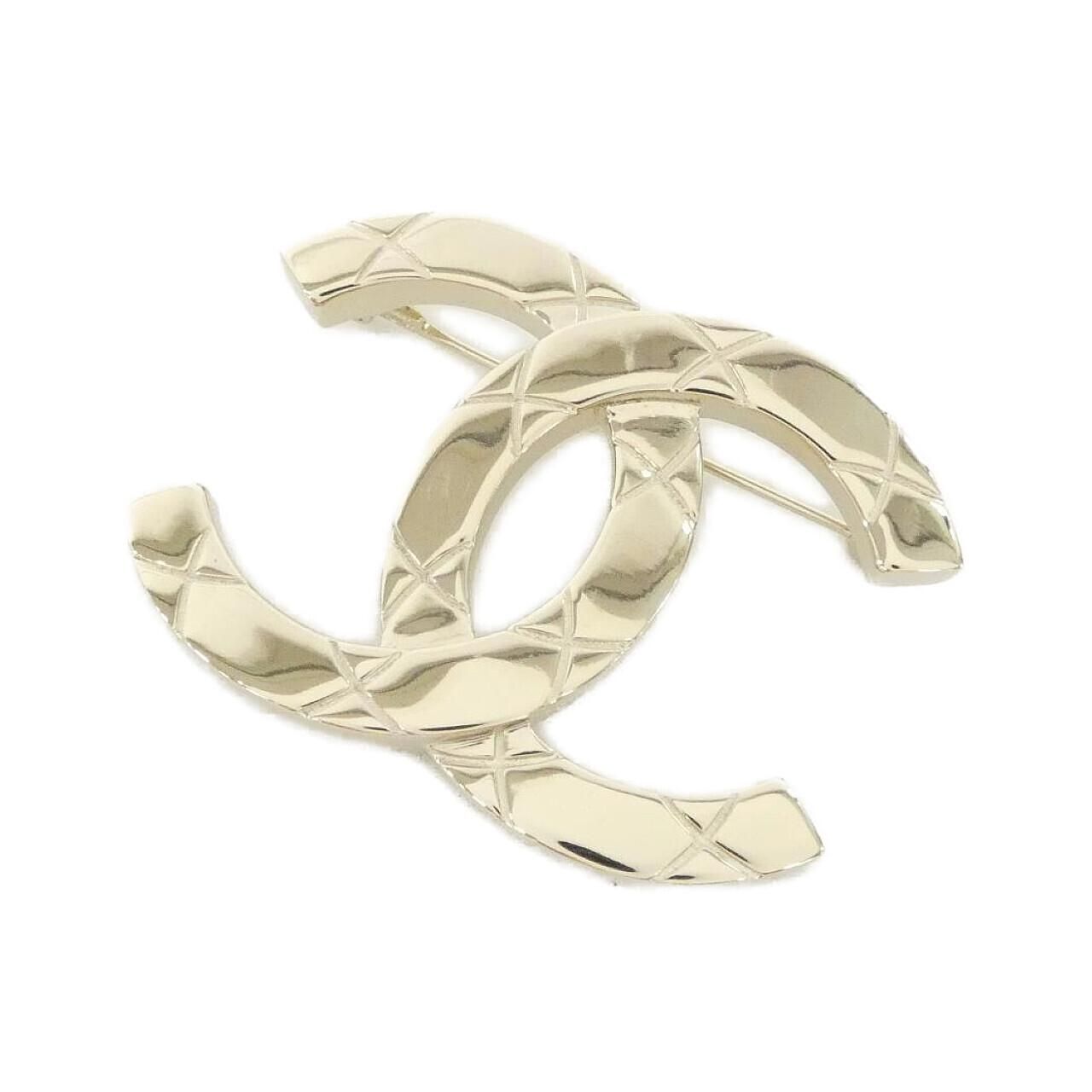 Chanel Brooch Gold