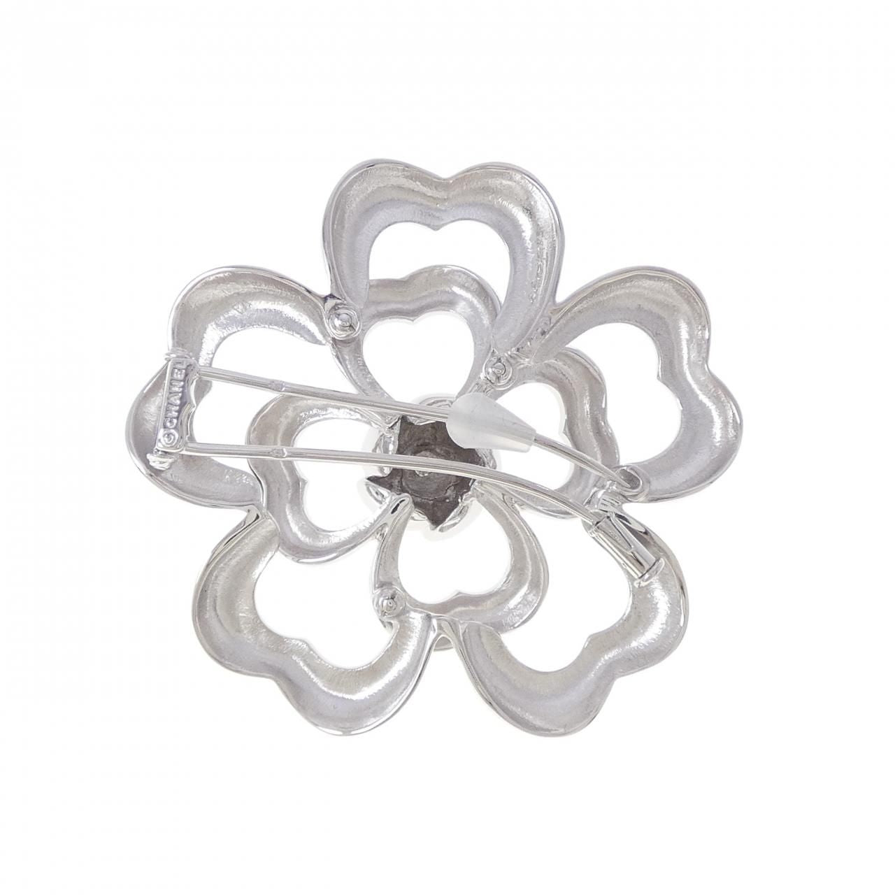 Chanel Brooch White Gold — view 3