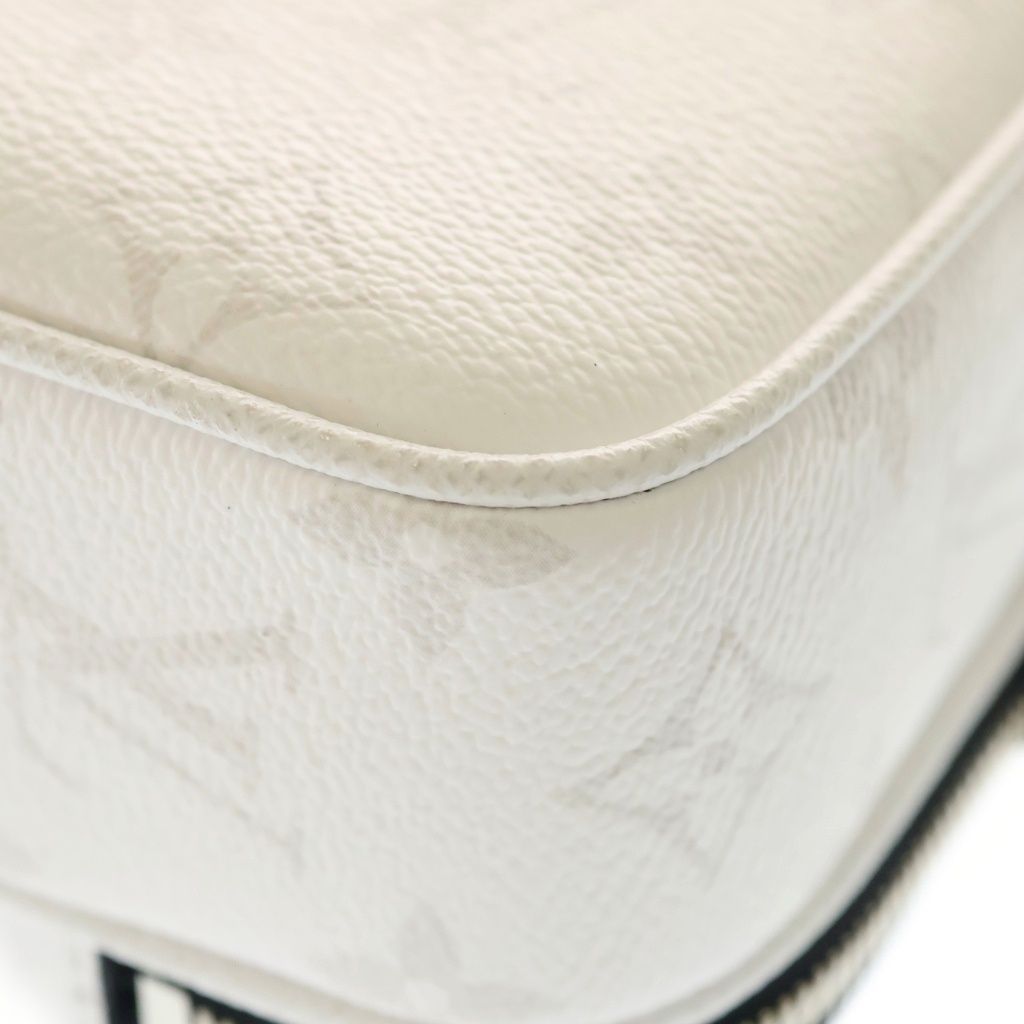 Louis Vuitton Alpha Messenger Taigarama Monogram Leather Shoulder Bag Silver — view 7