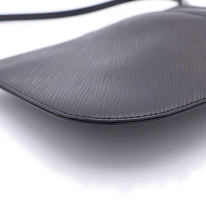 Louis Vuitton Epi Pochette Demi Lune One Mini Shoulder Bag Black Leather Silver — view 4