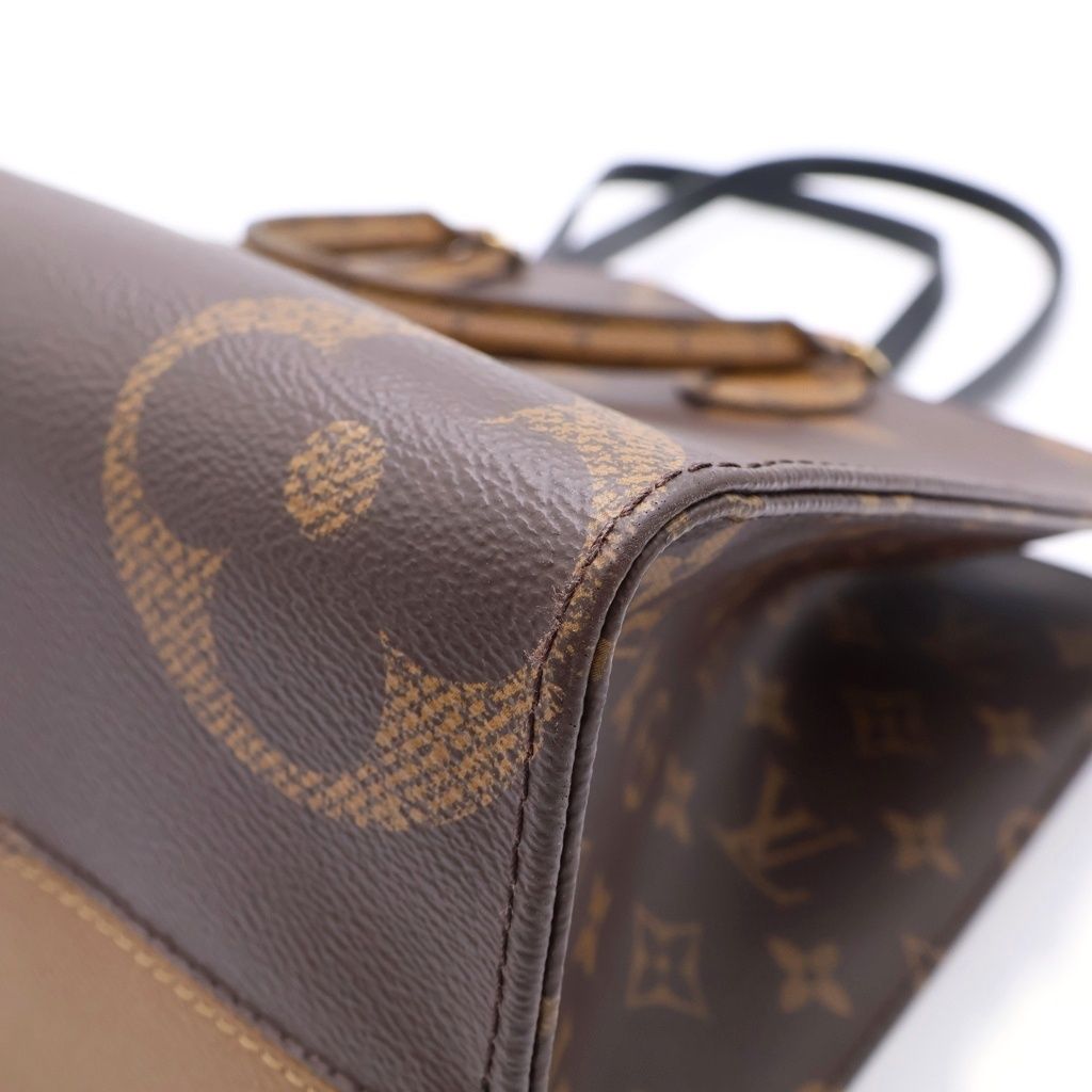 Louis Vuitton On The Go MM Monogram Giant Reverse 2-Way Tote Brown — view 6