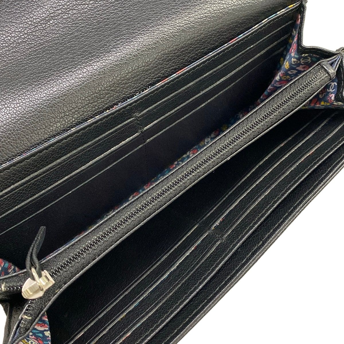 Chanel Wallet Black CC Logo Clover Leather — view 4