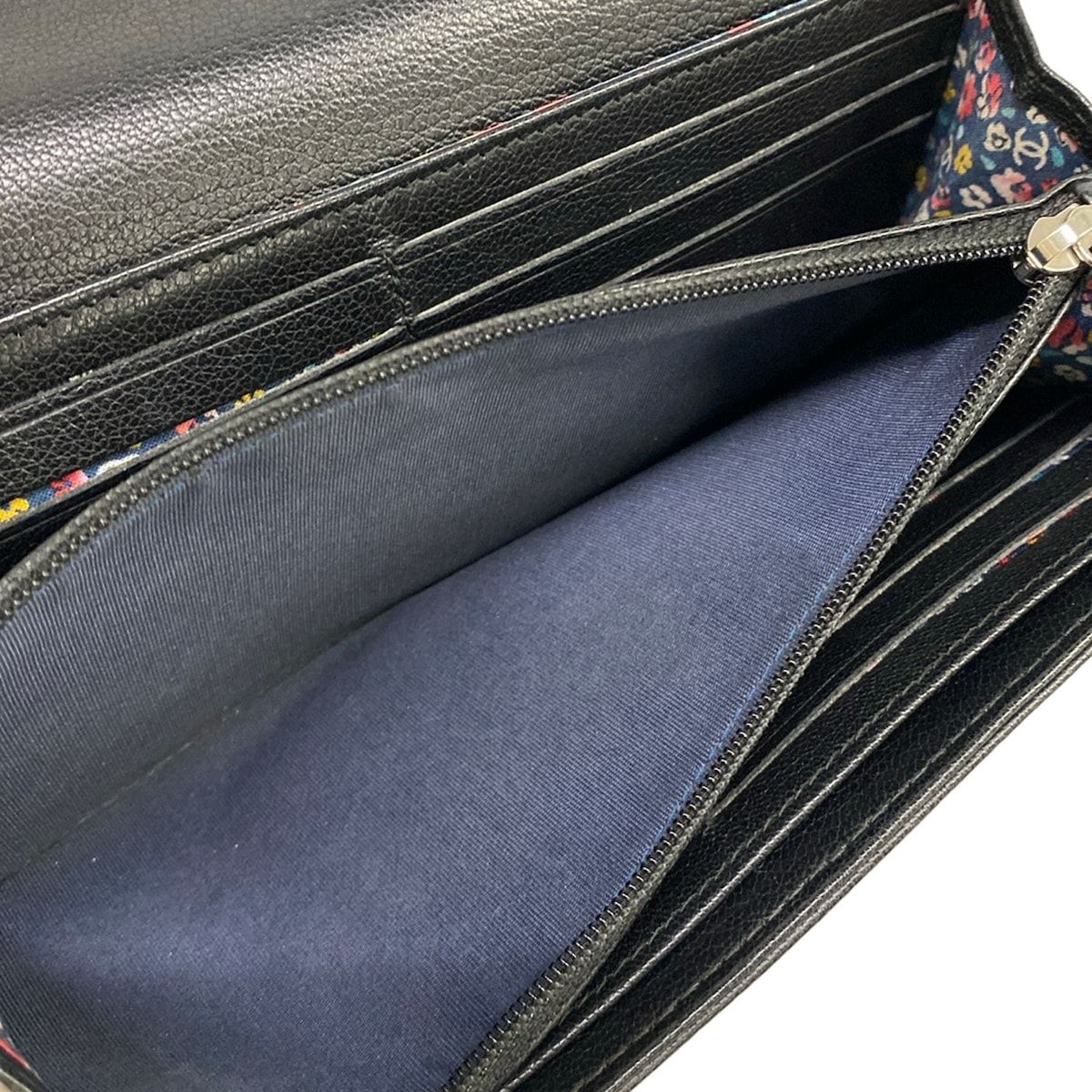 Chanel Wallet Black CC Logo Clover Leather — view 5