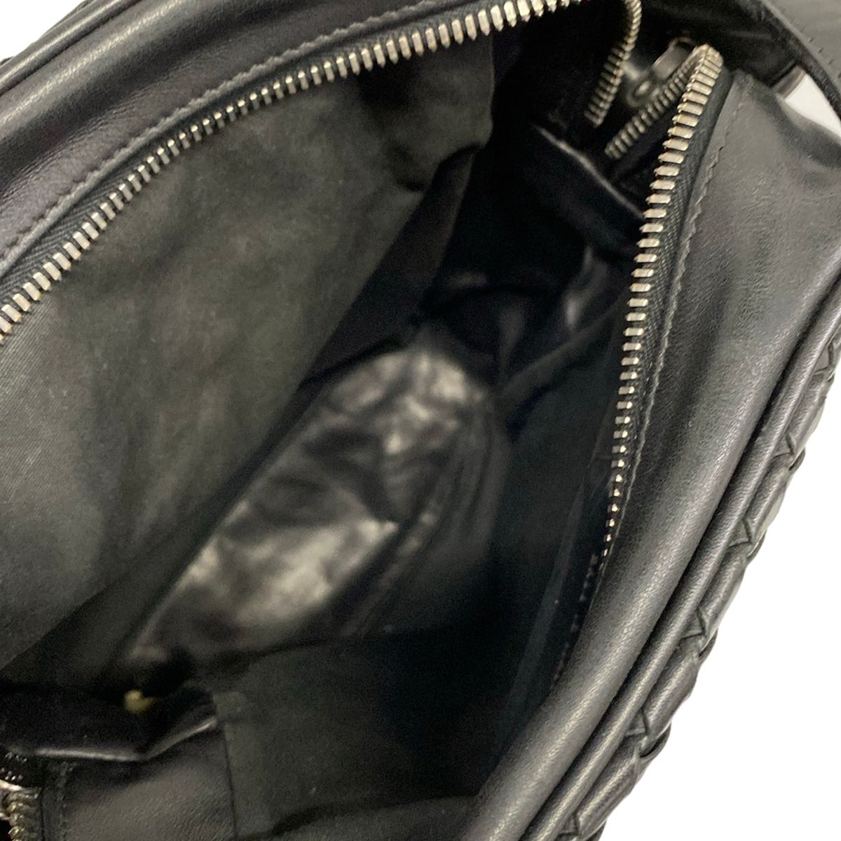 Bottega Veneta Shoulder Bag Intrecciato Black Leather — view 7