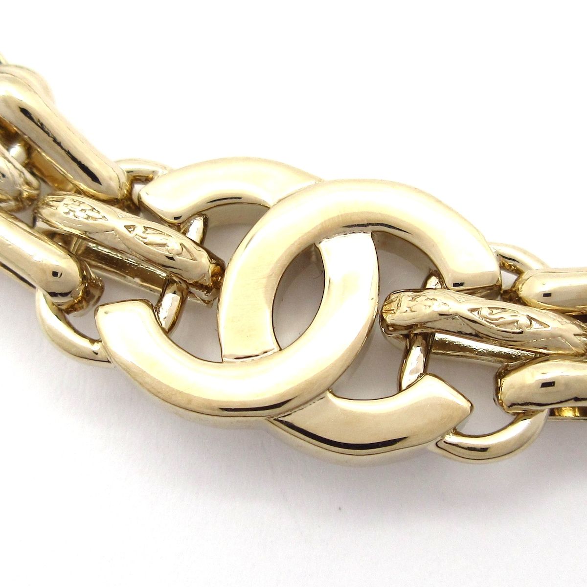 Chanel Bracelet CC Logo Gold — view 3