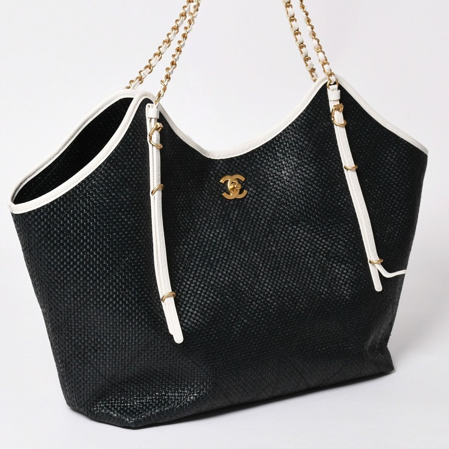 Chanel Maxi Shopping Bag Braided Raffia Effect Canvas CC Logo Gold Base — view 3